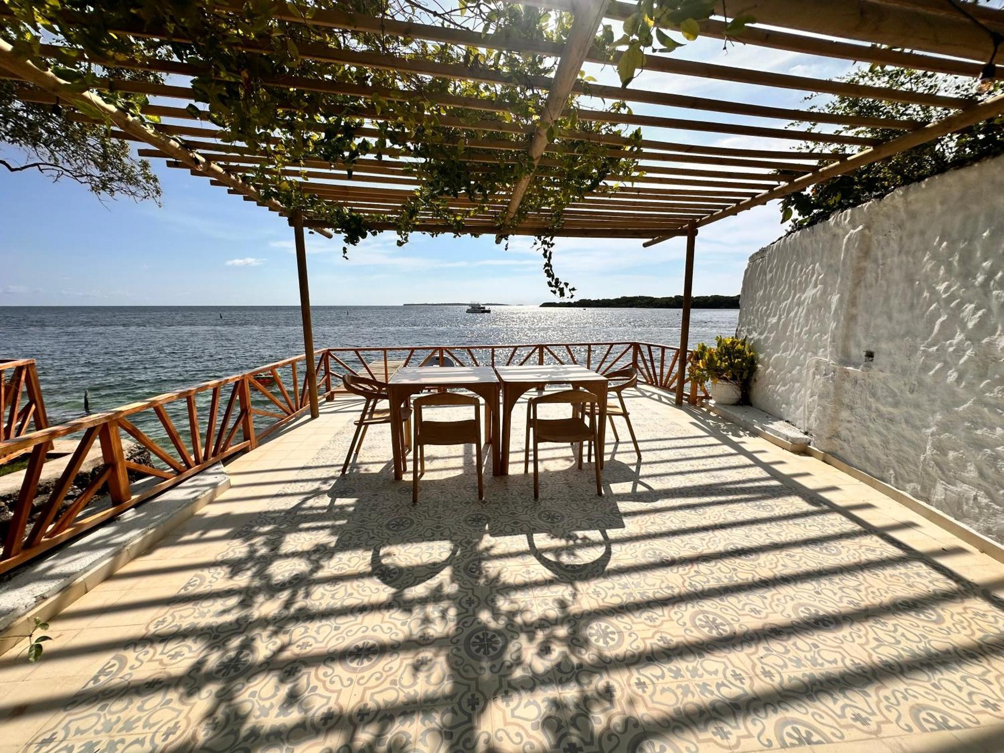 Orika Del Mar Hotel Isla Grande  Exterior photo