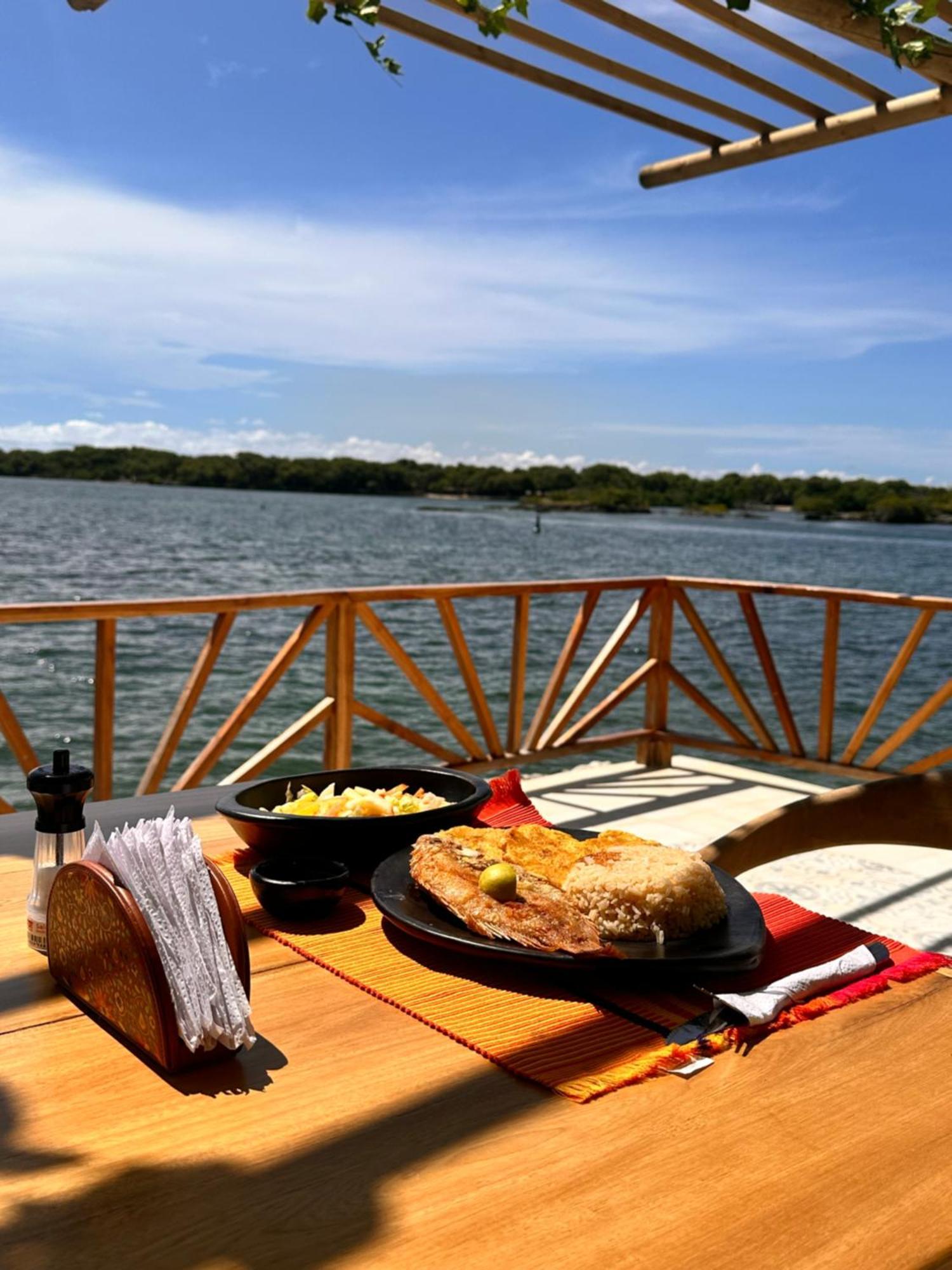 Orika Del Mar Hotel Isla Grande  Exterior photo