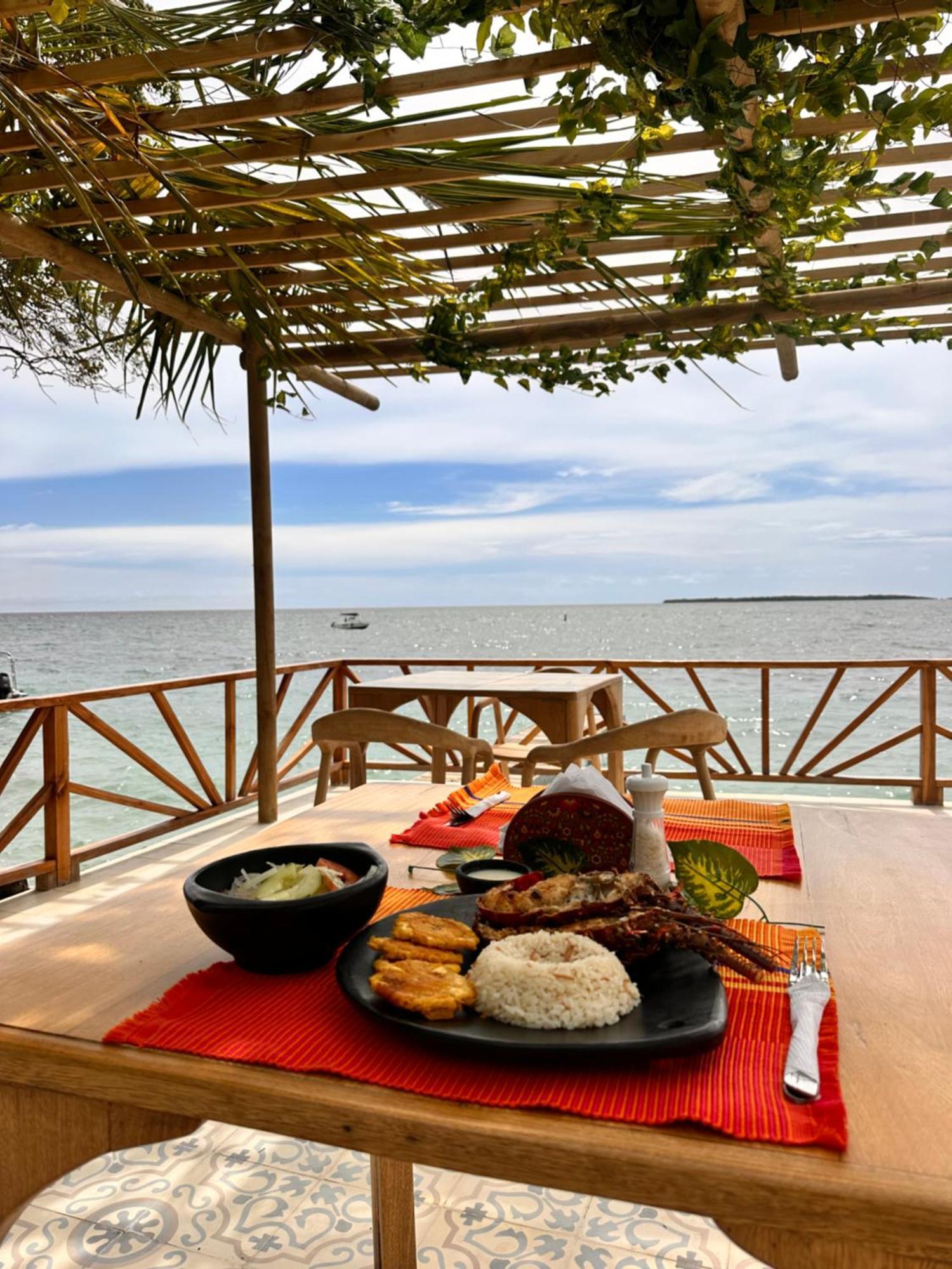 Orika Del Mar Hotel Isla Grande  Exterior photo